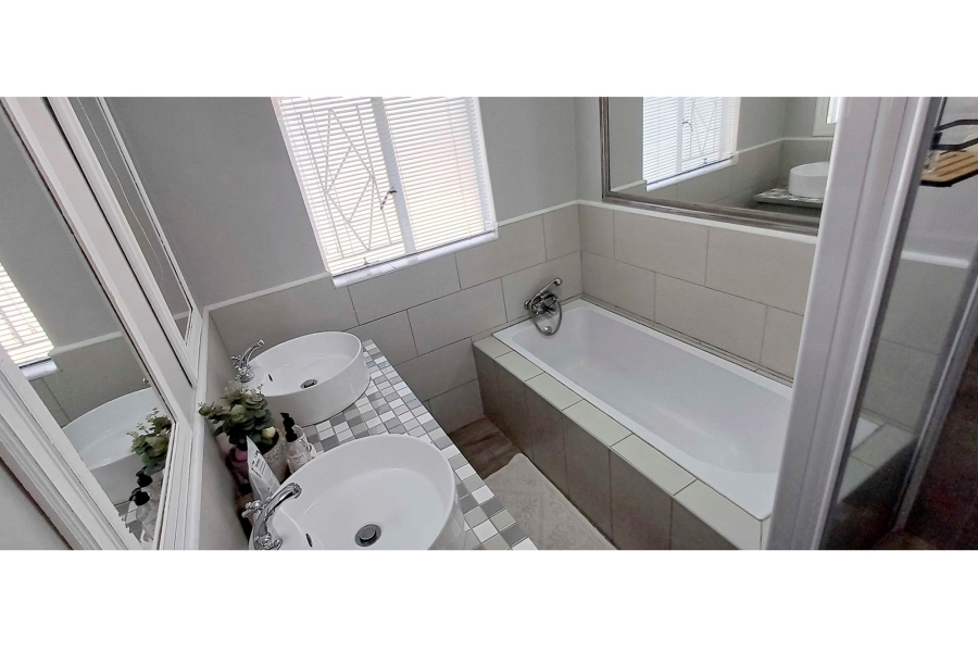 4 Bedroom Property for Sale in Jim Fouchepark Free State